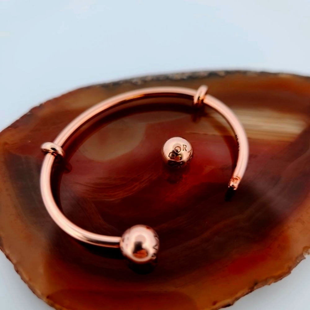 Stunning Rose Gold .925 Pandora Moments Open Bangle